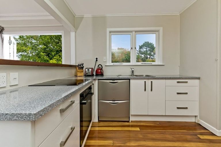 Photo of property in 123 Millbrook Road, Sunnyvale, Auckland, 0612