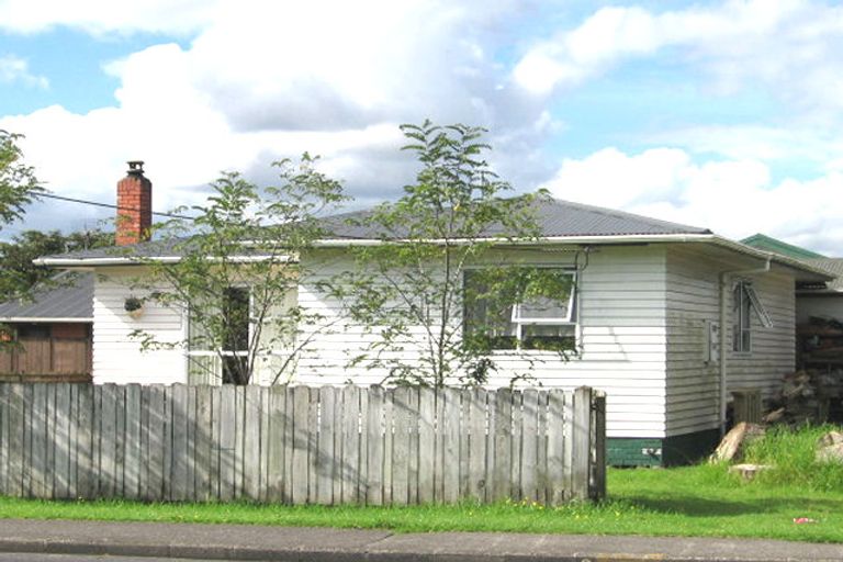 Photo of property in 697 Te Atatu Road, Te Atatu Peninsula, Auckland, 0610