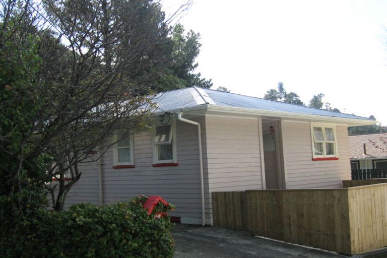 Photo of property in 18 Shackleton Grove, Stokes Valley, Lower Hutt, 5019