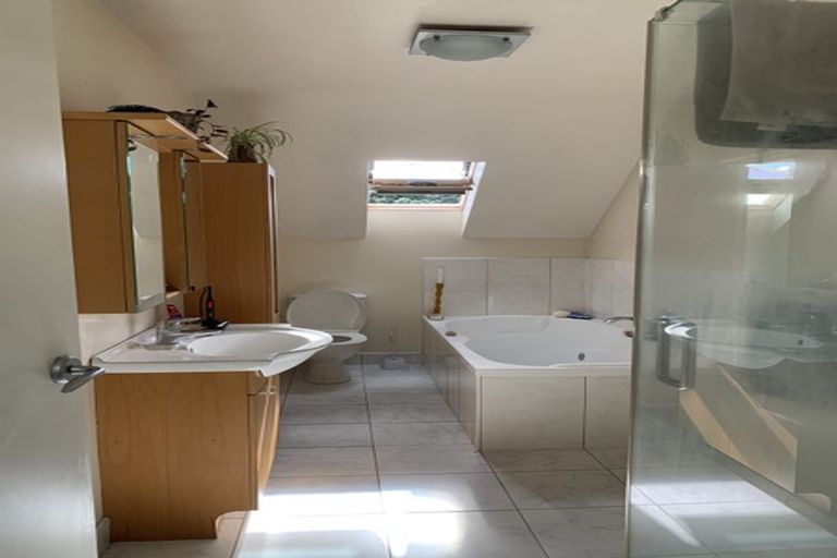 Photo of property in 253 Queens Drive, Lyall Bay, Wellington, 6022