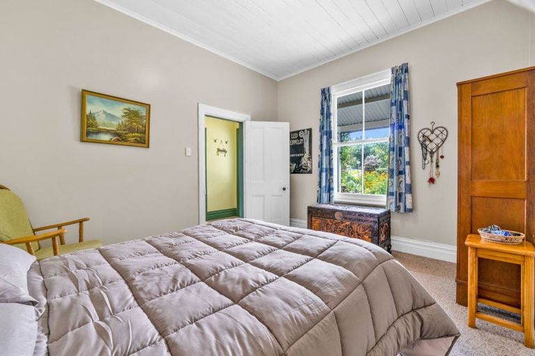 Photo of property in 225 Bridge Street, Eltham, 4322