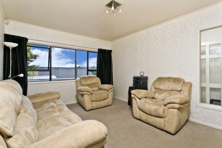 Photo of property in 2/25 Sunnyfield Crescent, Glenfield, Auckland, 0629