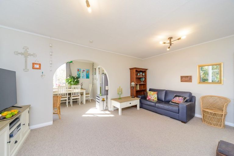 Photo of property in 11 Sinclair Avenue, Highbury, Palmerston North, 4412