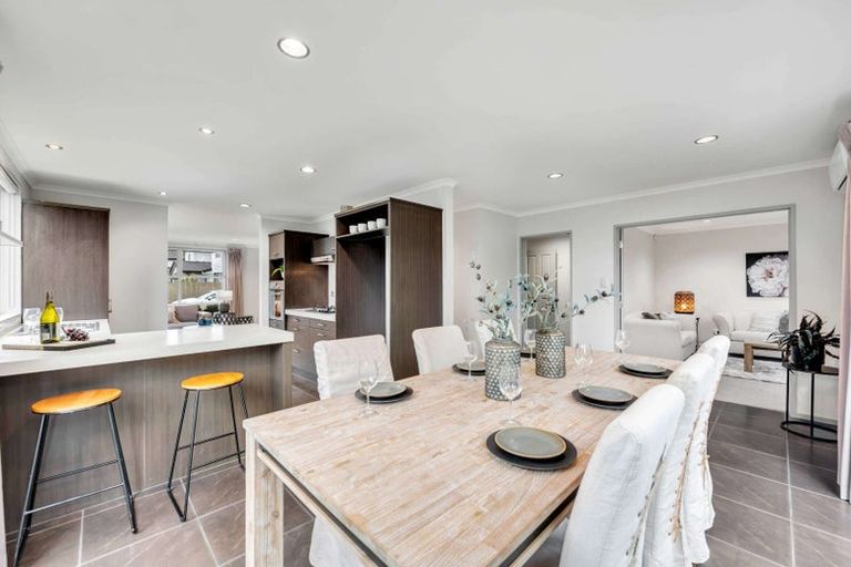 Photo of property in 30 The Track, Takanini, 2112