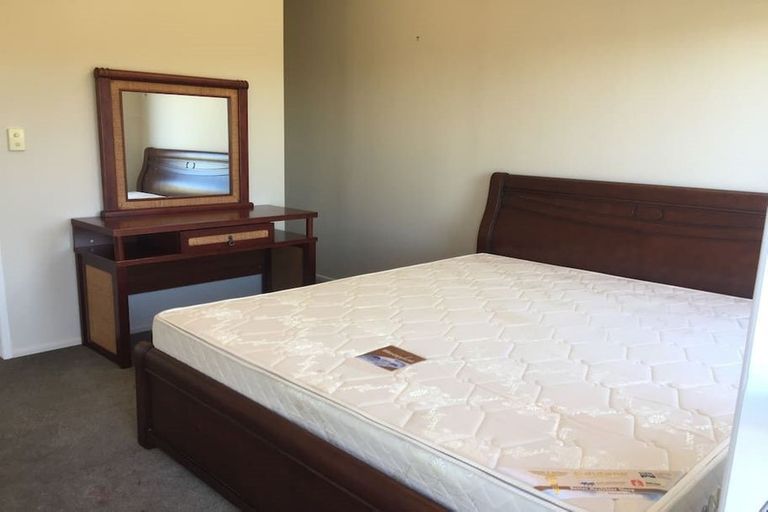 Photo of property in 84 Ayton Drive, Totara Vale, Auckland, 0629