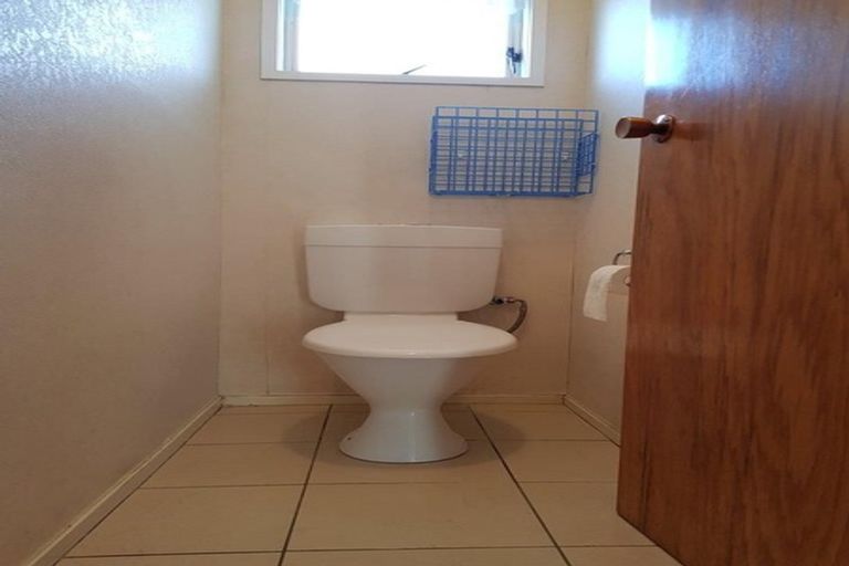Photo of property in 18 Tomintoul Place, Highland Park, Auckland, 2010