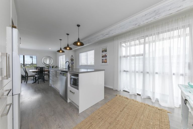 Photo of property in 105 Kaipara Portage Road, Riverhead, 0820