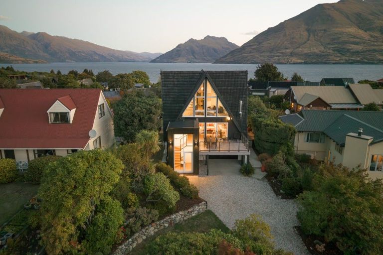 Photo of property in 696 Peninsula Road, Kelvin Heights, Queenstown, 9300