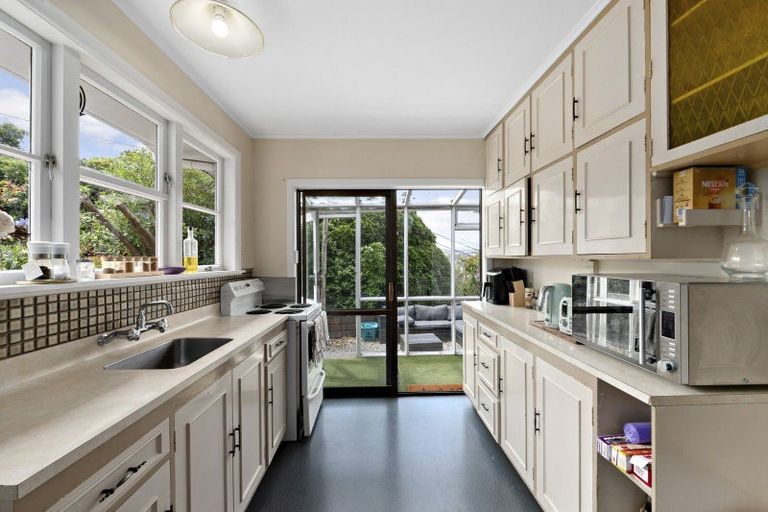 Photo of property in 26 Arapiko Street, Johnsonville, Wellington, 6037