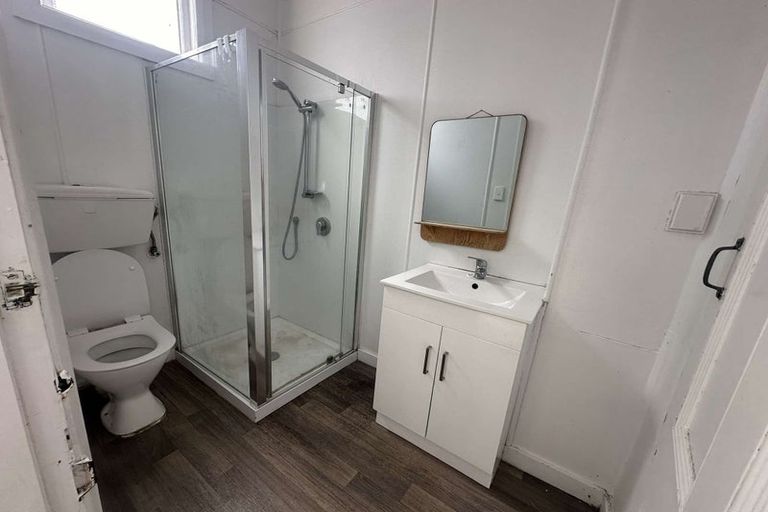 Photo of property in 122 Wallace Street, Mount Cook, Wellington, 6021