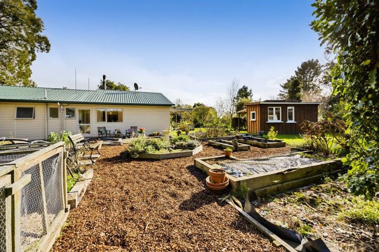 Photo of property in 164 Cross Road, Lepperton, New Plymouth, 4373