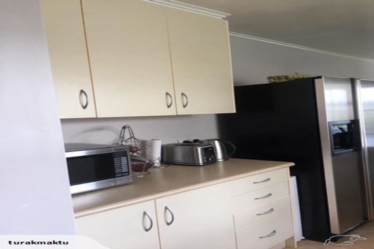 Photo of property in 5 Quigley Street, Newlands, Wellington, 6037