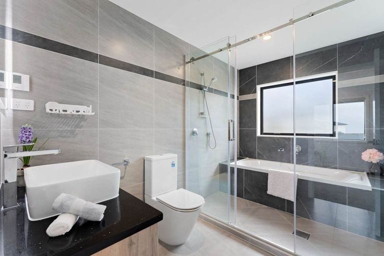 Photo of property in 7 Lawson Creek Street, Massey, Auckland, 0614