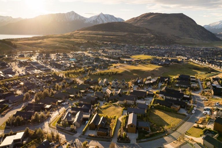 Photo of property in 5 Falconer Rise, Jacks Point, Queenstown, 9371