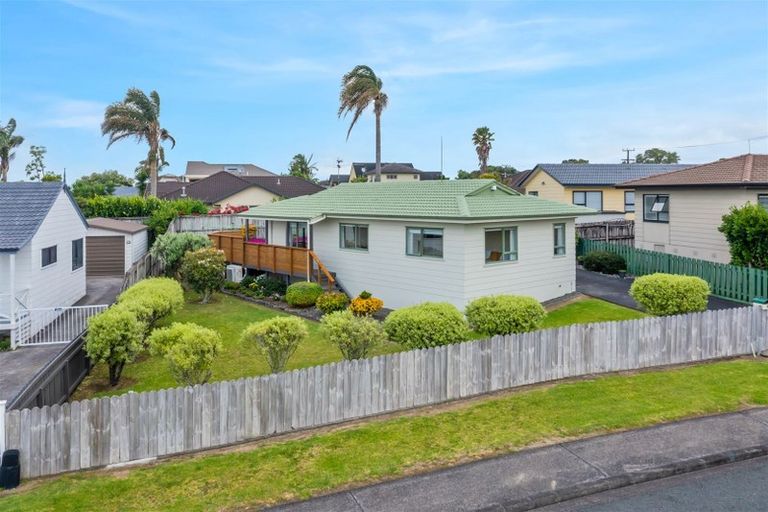 Photo of property in 3 Glenhaven Place, Te Atatu Peninsula, Auckland, 0610