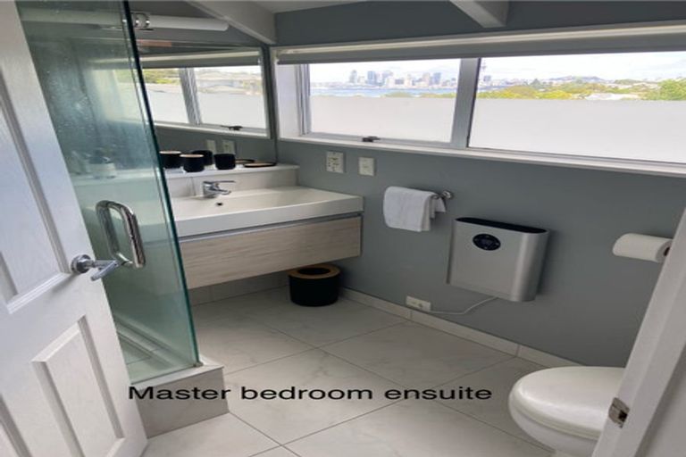 Photo of property in 5a Bruce Street, Northcote Point, Auckland, 0627