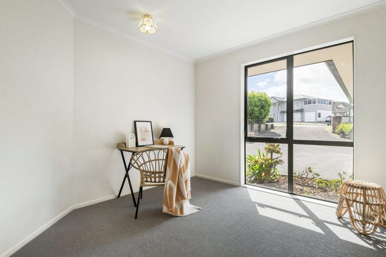 Photo of property in 29 Hugh Green Drive, Pinehill, Auckland, 0632