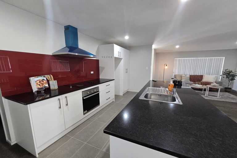 Photo of property in 64 Popokatea Drive, Takanini, 2112