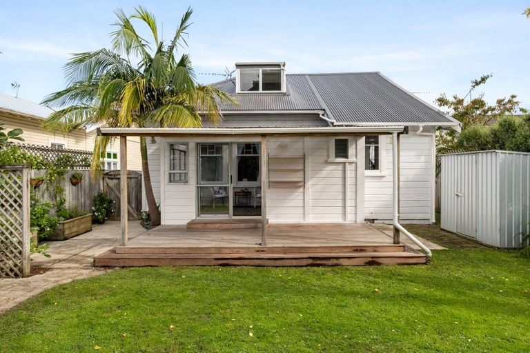 Photo of property in 295 Aberdeen Road, Gisborne, 4010