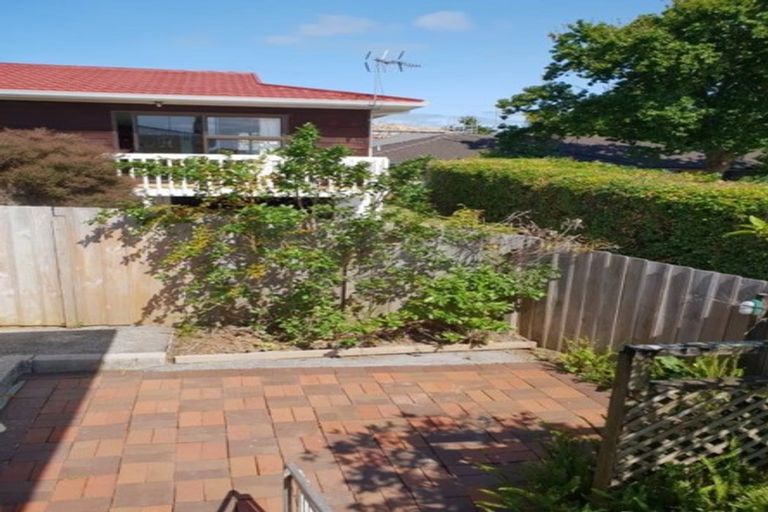 Photo of property in 9 Lex Avenue, Green Bay, Auckland, 0604