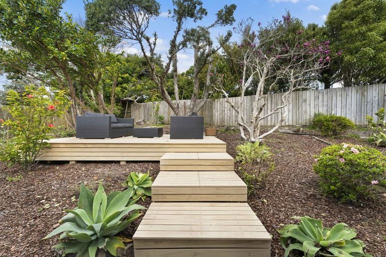 Photo of property in 2/867 Beach Road, Waiake, Auckland, 0630