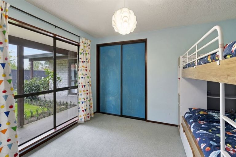 Photo of property in 6 Heaphy Place, Casebrook, Christchurch, 8051