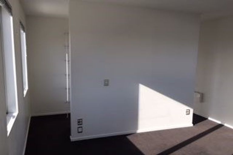 Photo of property in 4/6 Defoe Place, Waltham, Christchurch, 8023