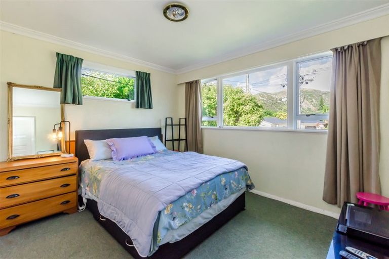 Photo of property in 15 Te Miti Street, Paekakariki, 5034