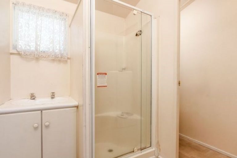 Photo of property in 15 Adriatic Avenue, Henderson, Auckland, 0612