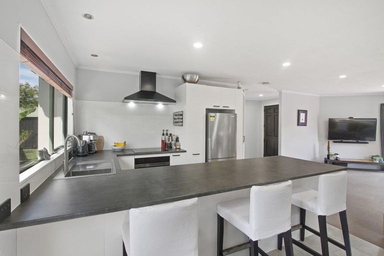 Photo of property in 33a Makora Road, Massey, Auckland, 0614