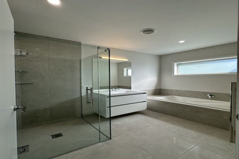 Photo of property in 15 George Yee Place, Taradale, 4112