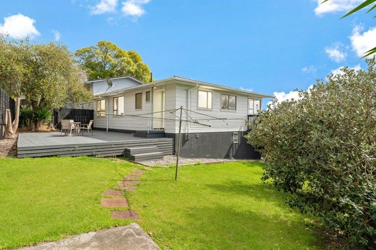 Photo of property in 2/1 Cantina Avenue, Bayview, Auckland, 0629