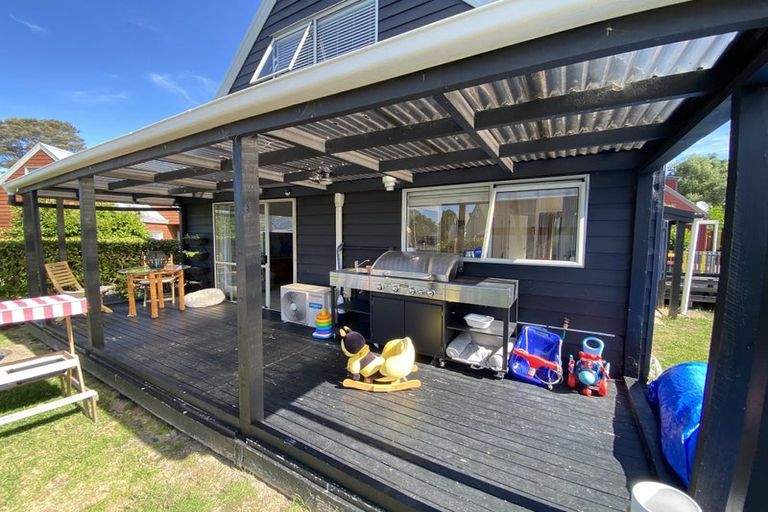 Photo of property in 13 Caspian Close, New Lynn, Auckland, 0600