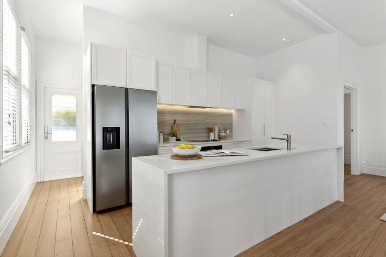 Photo of property in 4 Clarence Road, Northcote Point, Auckland, 0627