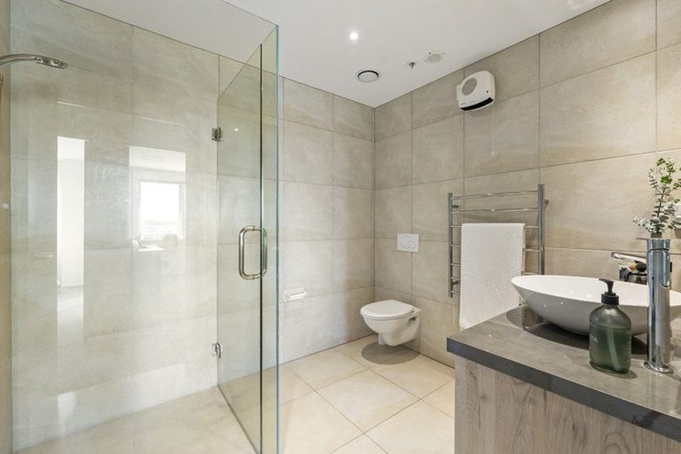 Photo of property in 11/72b Devonport Road, Tauranga, 3110