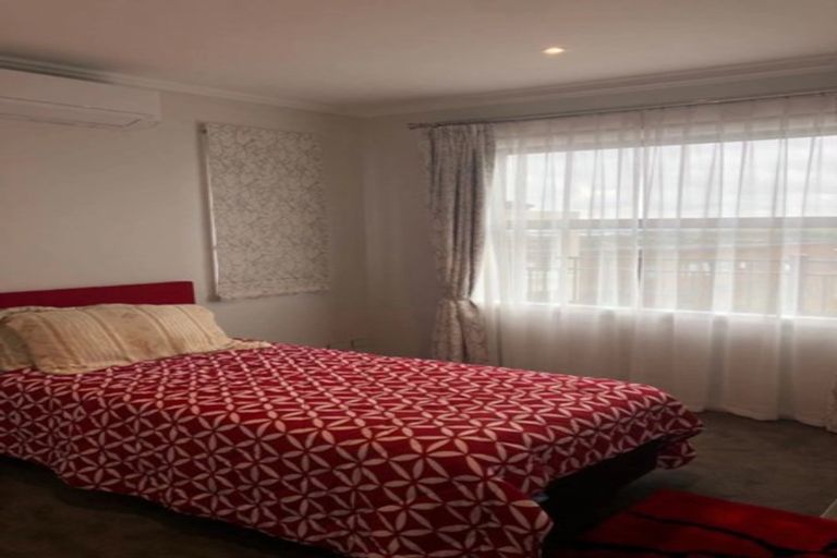 Photo of property in 5 Michael Richard Place, East Tamaki Heights, Auckland, 2016