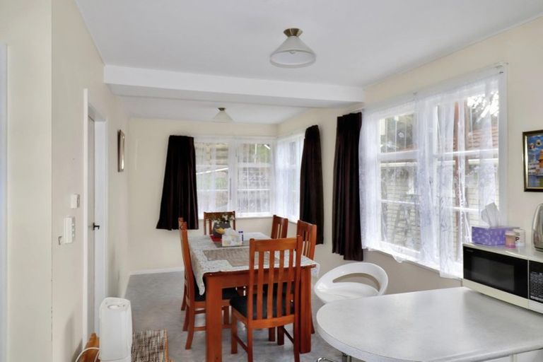 Photo of property in 41 Lyndfield Lane, Newlands, Wellington, 6037