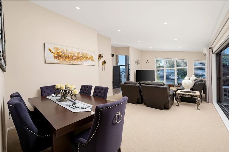 Photo of property in 77 San Marino Drive West, Henderson, Auckland, 0612