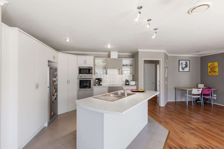 Photo of property in 20 Mandalay Place, Waiuku, 2123