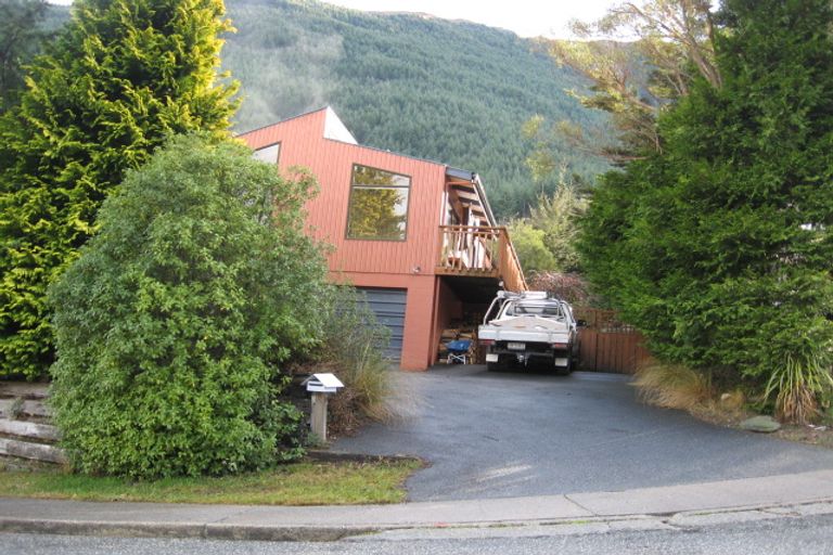 Photo of property in 28 Williams Street, Sunshine Bay, Queenstown, 9300