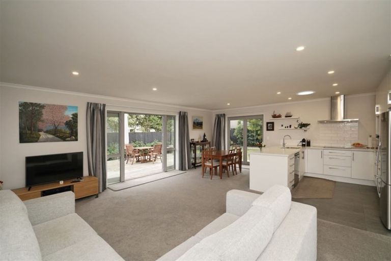 Photo of property in 2/27 Ngaio Street, Saint Martins, Christchurch, 8022