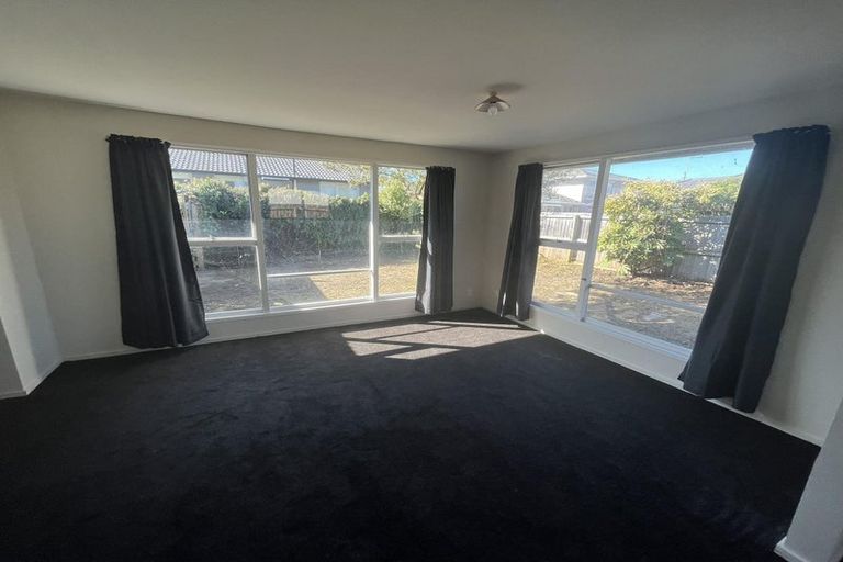 Photo of property in 9 Farnborough Street, Aranui, Christchurch, 8061