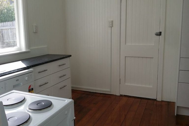 Photo of property in 5 Brown Street, Mount Cook, Wellington, 6021