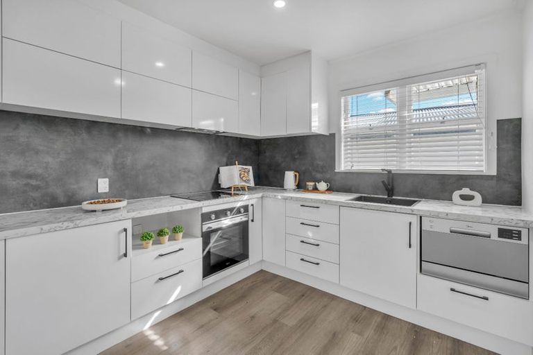 Photo of property in 109 Target Road, Totara Vale, Auckland, 0629