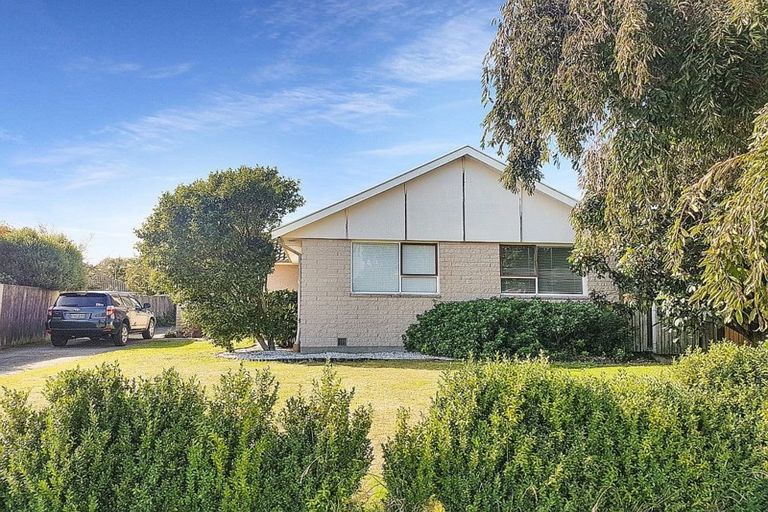 Photo of property in 62 Oakley Crescent, Hornby, Christchurch, 8042