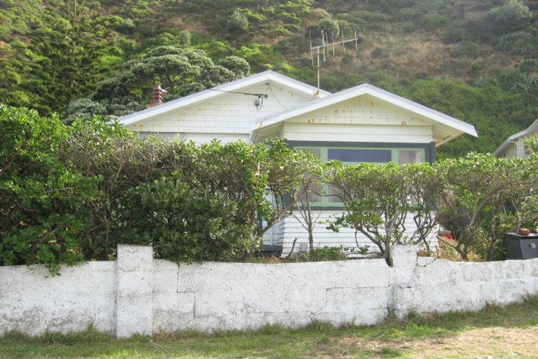 Photo of property in 158 Breaker Bay Road, Breaker Bay, Wellington, 6022