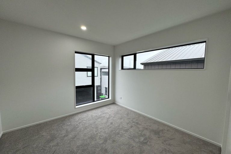 Photo of property in 9/90 Picasso Drive, West Harbour, Auckland, 0618