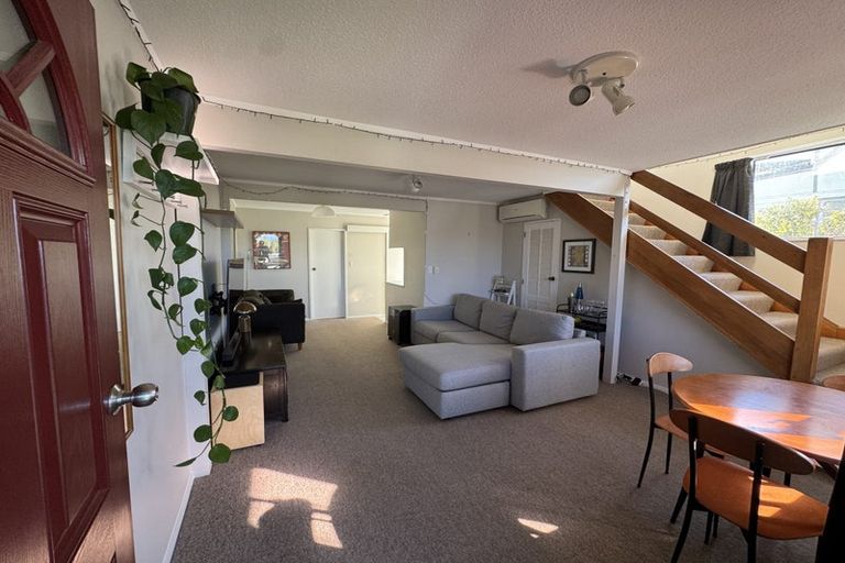 Photo of property in 7b Ladbrooke Drive, Newlands, Wellington, 6037