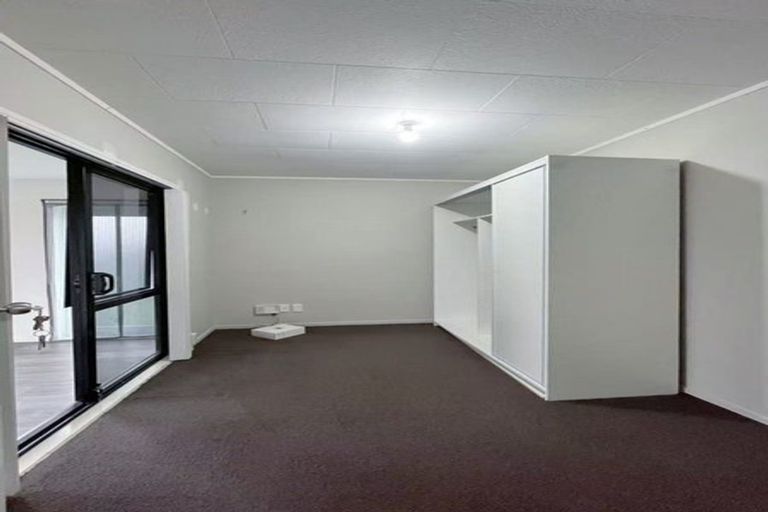 Photo of property in 3 Rukumoana Place, Clendon Park, Auckland, 2103