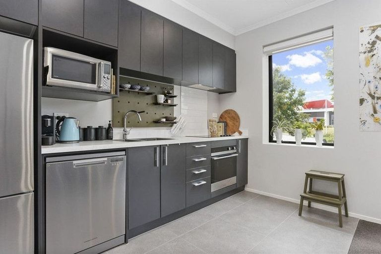 Photo of property in 2/7 Uku Lane, Hobsonville, Auckland, 0616